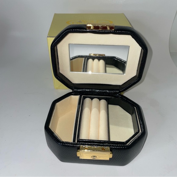 Wolf Designs Genuine Leather Black Travel Jewelry Box With Key and Tray - Picture 2 of 10